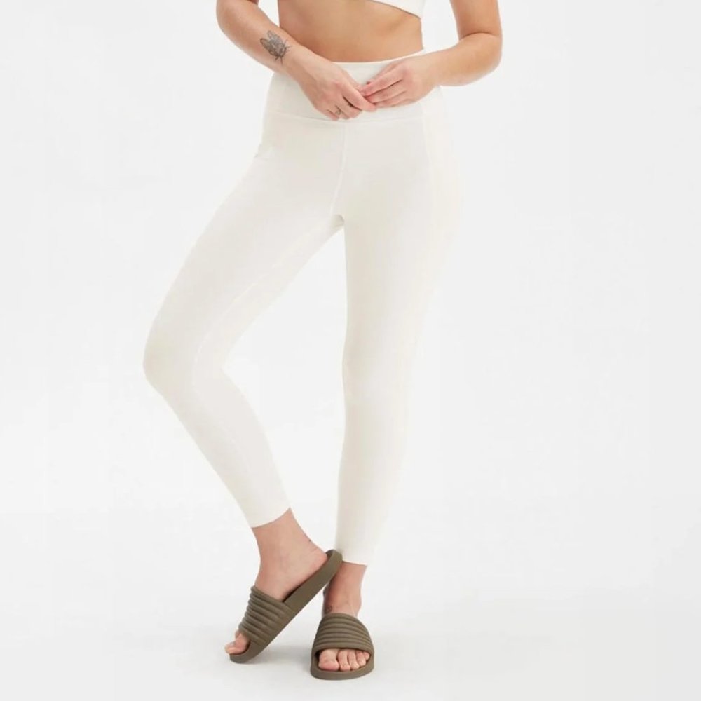 NWOT Girlfriend Collective Ivory High Rise Compressive Leggings M